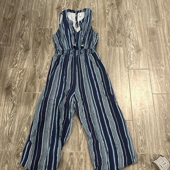EUC Striped Sleeveless V-Neck Smocked Waist Cropped Jumpsuit Xhilaration Navy L - Picture 2 of 7